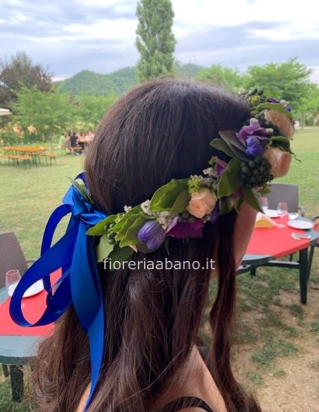 Coroncina di fiori assortiti. Da testa