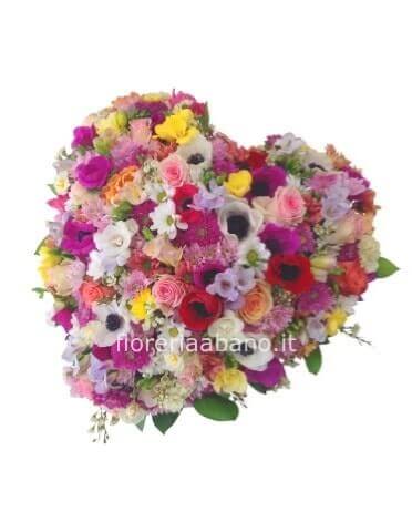Cuore di fiori assortiti primaverili small ( ca 20 cm)