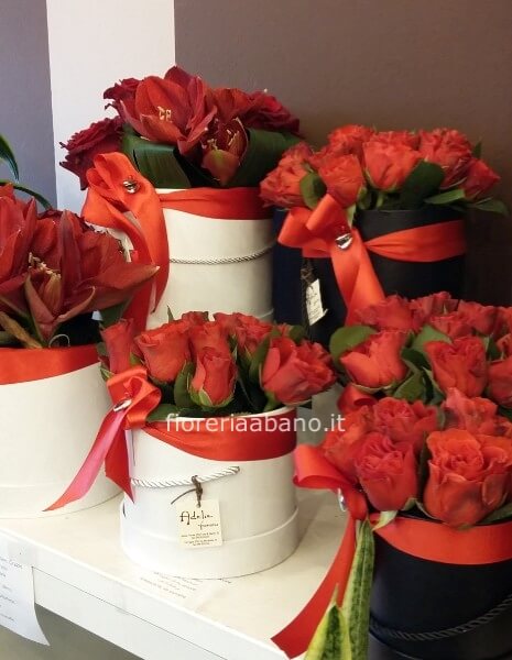 cappelliera di 7 rose rosse
